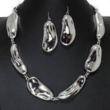 105922, HAMMERED GEOMETRIC METAL NECKLACE