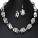 105927, HAMMERED GEOMETRIC METAL NECKLACE