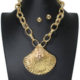 106450, BIG SHELL STATEMENT NECKLACE