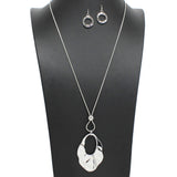 108870, HAMMERED GEOMETRIC PENDANT LONG NECKLACE