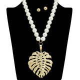 109130, BOLD PEARL STRAND LEAF PENDANT NECKLACE