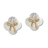 110042, BOW ACCENT HAMMERED CLOVER STUD EARRING