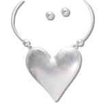 110128, BOLD HEART METAL STATEMENT CHOKER NECKLACE