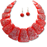 110163, CHUNKY GEOMETRIC RESIN STATEMENT NECKLACE