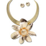 110998, TEXTURED FLOWER STATEMENT NECKLACE
