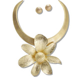 110998, TEXTURED FLOWER STATEMENT NECKLACE