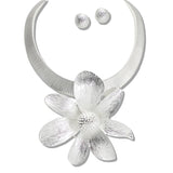 110998, TEXTURED FLOWER STATEMENT NECKLACE