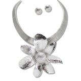 110998, TEXTURED FLOWER STATEMENT NECKLACE