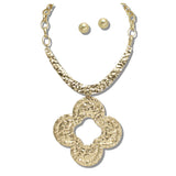 111144, HAMMERED CLOVER STATEMENT NECKLACE