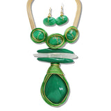 111491, CHUNKY RESIN WIRE WRAPPED STATEMENT NECKLACE