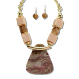 111537, GEOMETRIC RESIN CHUNKY BEADED STATEMENT NECKLACE