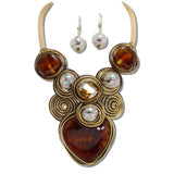 111565, HEART AND SWIRL RESIN STATEMENT NECKLACE