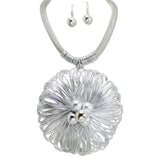 112650, LARGE WIRE WRAPPED ROUND STATEMENT NECKLACE