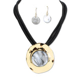 112872, ROUND DISC MARBLED RESIN PENDANT NECKLACE