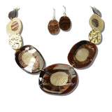 113680, RESIN OVAL BIB STATEMENT NECKLACE