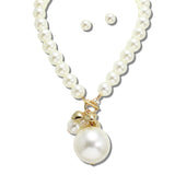 113846, OVERSIZED CLUSTER PENDANT PEARL BEAD TOGGLE NECKLACE
