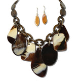 YNE5646BN_AJ 20 · Marbled Resin Statement Necklace Set – Brown