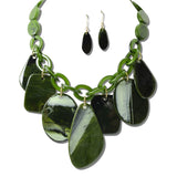 YNE5646GN_AJ 24 · Marbled Resin Statement Necklace Set – Green