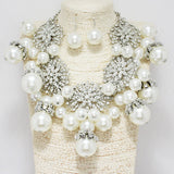 89499, ACRYLIC BALL WITH RHINESTONE STATEMENT NECKLACE