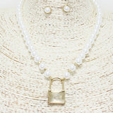 89948, PADLOCK WITH PEARL NECKLACE