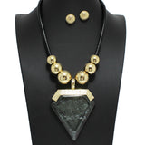 96935, CHUNKY DIAMOND FOIL ACRYLIC NECKLACE