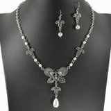 98687, BUTTERFLY WITH PEARL NECKLACE