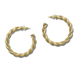 Twisted Rope Hoop Earrings – Matte Gold · EWE1101-MG_NM _DSC8272