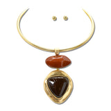 Gold Tone Resin Pendant Collar Necklace Set – Gold/Brown · YNE5656GBN_AJ _DSC9299