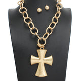 107752, BIG CROSS CHARM ACCENT STATEMENT NECKLACE