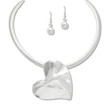108402, HAMMERED HEART METAL STATEMENT NECKLACE